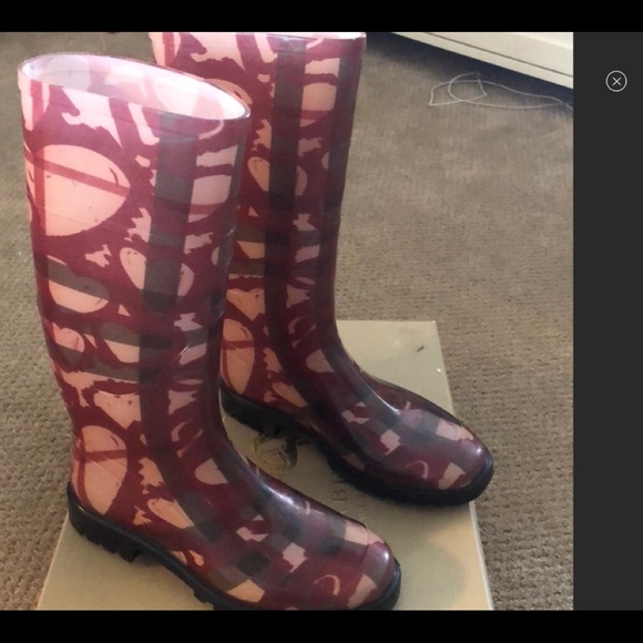 BURBERRY Hearts Rain Boots BNWOB - Picture 2 of 8
